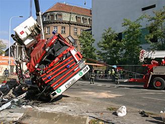 Nehoda hasiskho vozu v Praze