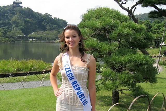 Veronika Pompeová na Miss International v Tokiu