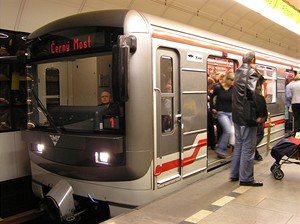 Souprava 81-71M trasy B ve stanici Náměstí Republiky