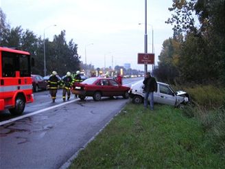 hromadn nehoda 11 aut na Msteck ulici v Ostrav (18.10.2007)
