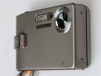 Samsung i7 zepedu a z boku 3