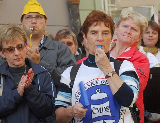 U�itelské odbory protestovaly p�ed Poslaneckou sn�movnou v �íjnu lo�ského roku.