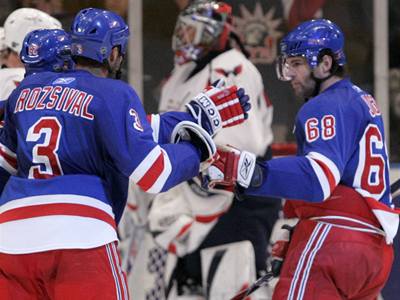 NY Rangers - Washington: Jágr a Rozsíval se radují z gólu