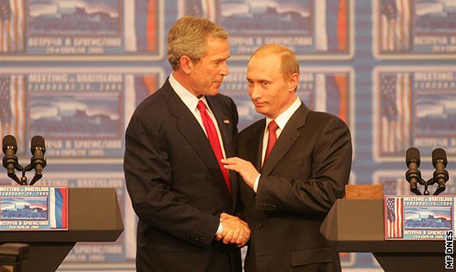 Putin vyhrožoval kvůli „umělé“ Ukrajině i radaru v Česku už od nástupu k moci