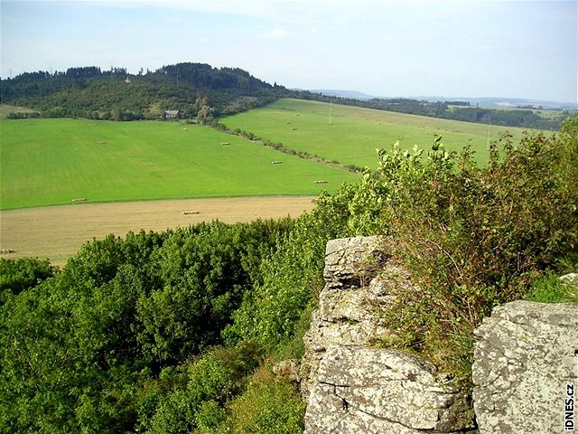 Pohled ze skal na Krasíkov smrem na Oví vrch