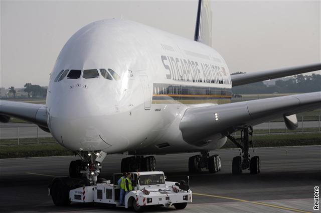 Letadlo Airbus A380 pistlo v Singapuru.