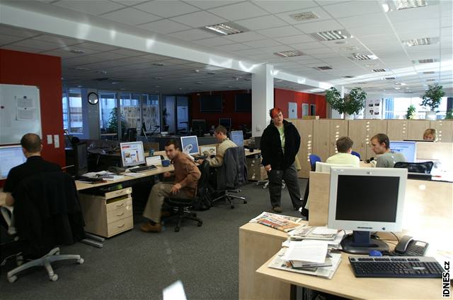 Redakce iDNES.cz a MF DNES sedí ve spoleném newsroomu.