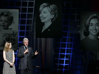 Hillary Clintonov oslavila edestiny