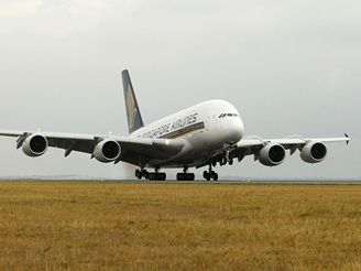 Airbus A380 pistl na letiti v Sydney.
