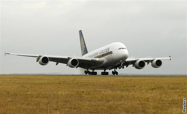 Airbus A380 pistál na letiti v Sydney.