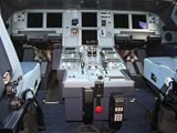 Pilotní kabina v Airbusu A-319CJ