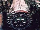Raketa N-1 v montání hale - vimnte se 30 motor prvního stupn