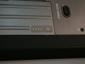 Dell - detail indikátoru stavu nabití baterie