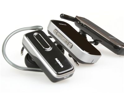 Telefonujte s mobilem v kapse - test tří nových sluchátek Nokia - iDNES.cz
