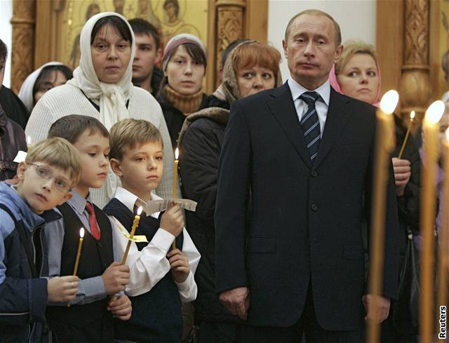 Putin se zúastnil bohosluby slouené ruským patriarchou Alexijem II.