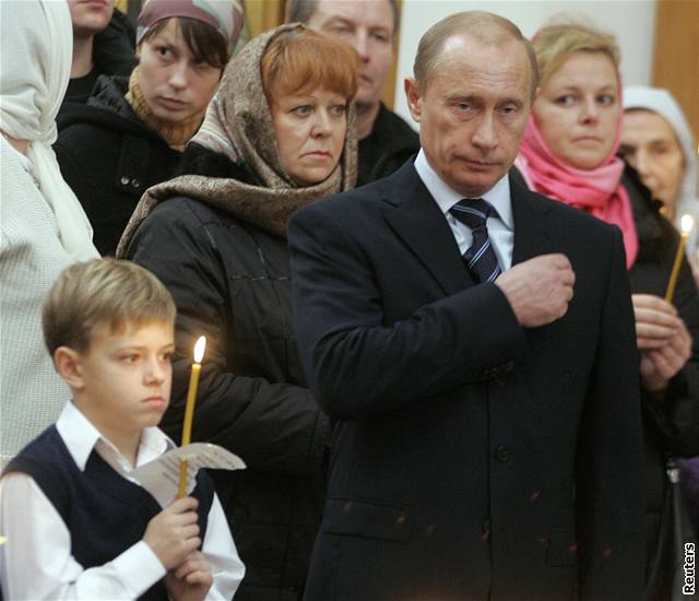 Putin se zúastnil bohosluby slouené ruským patriarchou Alexijem II.
