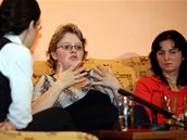 Michaela Jílková mluví s matkami vym�n�ných d�tí