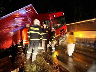 nehoda kamionu u Velkho Beranova (6.11.2007)
