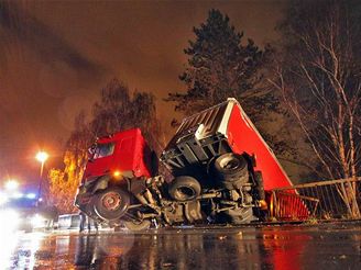 nehoda kamionu u Velkho Beranova (6.11.2007)