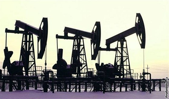 OPEC ropu nepidal, ta opt plhá ke stovce. Ilustraní foto