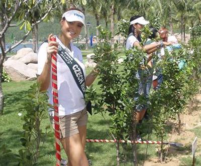 Eva ereáková sází na Miss Earth stromky