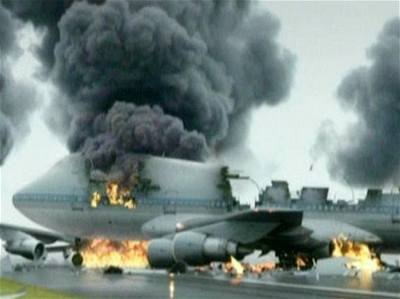 První Boeing 747 skončil v plamenech na ranveji, druhý byl nalezen až desítky minut později