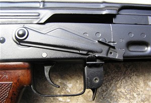 Kalašnikov AKM - střelba jednotlivými ranami
