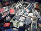 Recyklace starých mobil je stále aktuálnjí