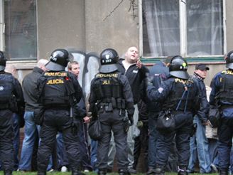 Policie kontroluje neonacisty ve Vysoanech