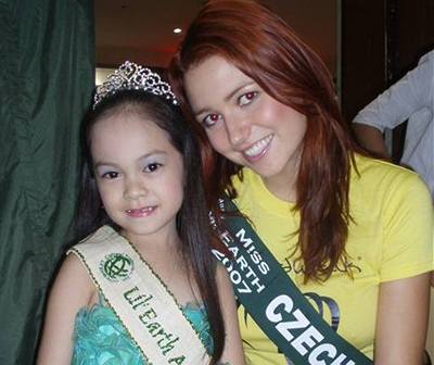 eská vicemiss Eva ereáková na souti Miss Earth v Manile