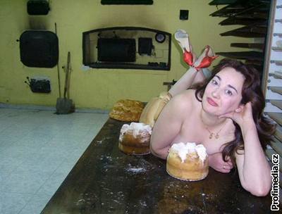 Ana Lópezová, jedna z matek ze panlské vesnice Serradilla del Arroyo, které se nechaly nafotit pro erotický kalendá na podporu výstavby zábavního centra pro své ratolesti