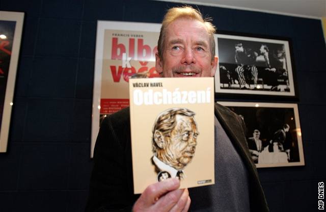 Václav Havel s výtiskem hry Odcházení