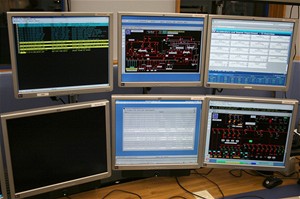 CERN - 02 obrazovky ridiciho centra