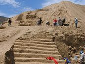 Archeologové odkrývají starý peruánský chrám, listopad 2007