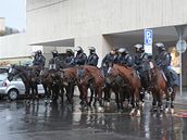 Policie u hotelu Intercontinental