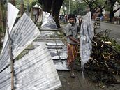 Poet mrtvých v Bangladéi stále stoupá. Cyklon mohl vzít ivot a deseti tisícm lidí, tvrdí tamní televize.