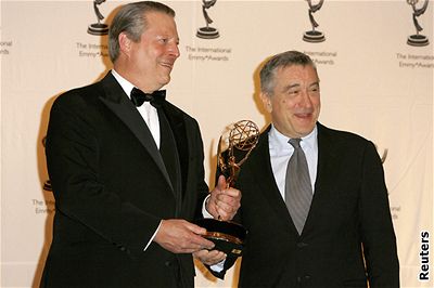 Udílení mezinárodních cen Emmy - Al Gore a Robert De Niro