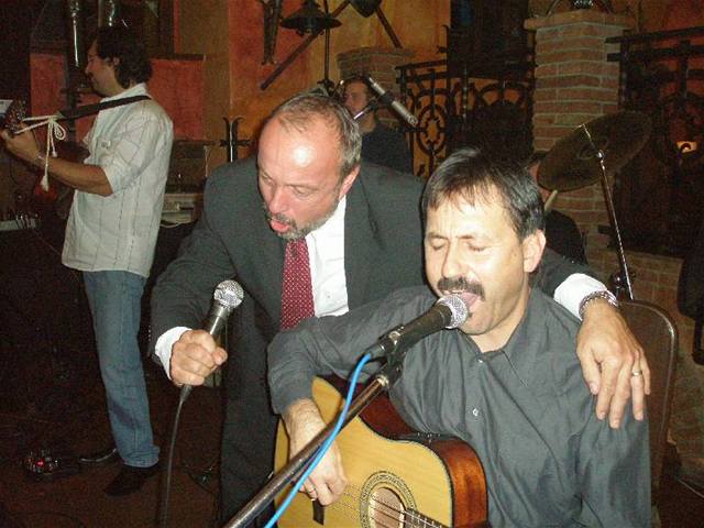 Walter Barto a Petr Bratský, oba poslanci ODS, oba milovníci kytarových tón