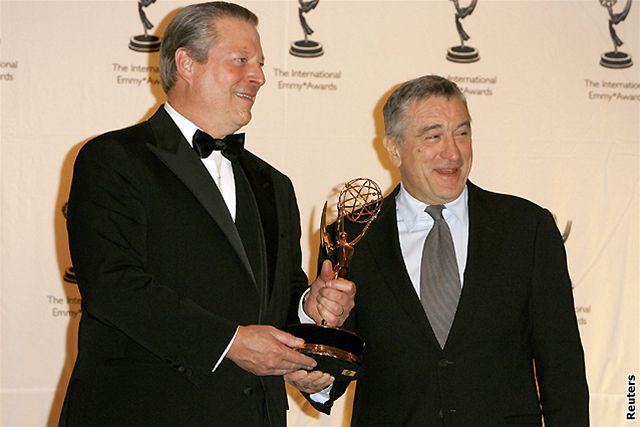 Udílení mezinárodních cen Emmy - Al Gore a Robert De Niro