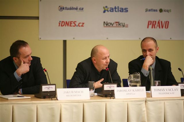 Jakub Mach, Jaroslav Kbele a Tom Vclav diskutuj o mobilnm internetu