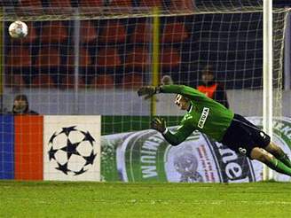 Slavia - FC Sevilla;  branká Martin Vaniak