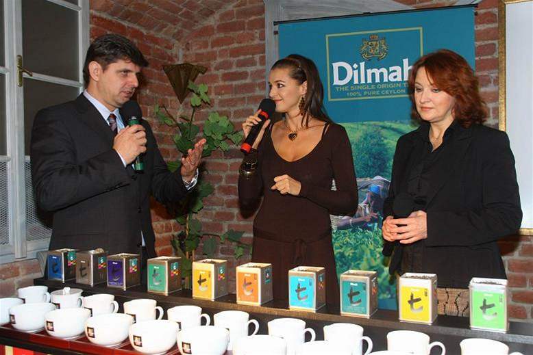 Iva Kubelková a Zlata Adamovská na ajovém dýchánku spolenosti Dilmah