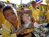 Nejvtí zástup oslavujících Thajc se tradin schází u prezidentského paláce.
