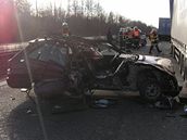 Nehoda dvou kamion a auta na D5 u Mýta