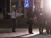 Leeland Eisenberg se vzdává policii
