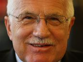 Václav Klaus se nejspí v boji o prezidentské keslo utká pouze s ekonomem Janem vejnarem. I on bude potebovat hlasy komunist.