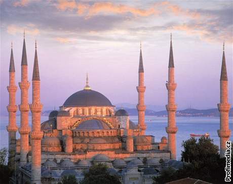 Nový edok bude vozit více turist do Turecka. Oteve poboku v Istanbulu.