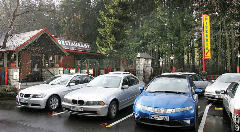 Pohraniník na pechodu mezi eskem a Nmeckem.