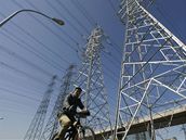 Elekt�ina, dráty, sto�áry, �ína