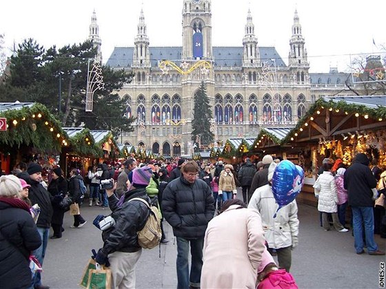 Atmosféru proslulých vídeňských trhů slibuje nový pořadatel vánočního jarmarku v Olomouci.